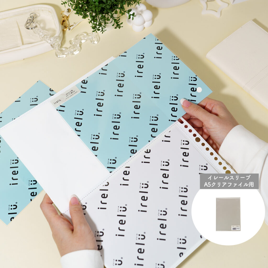 スリーブに入れたまま収納できる大きめポケット