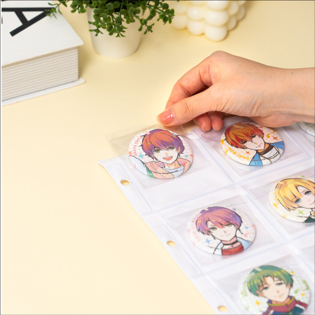 7mm缶バッジにぴったり合わせた12ポケット設計